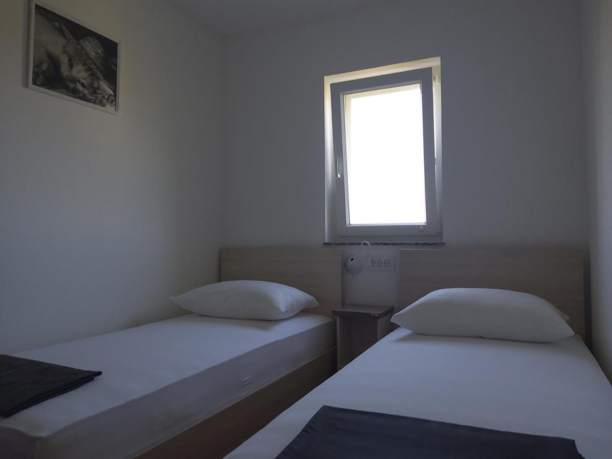 Apartments Rea Крес Екстериор снимка